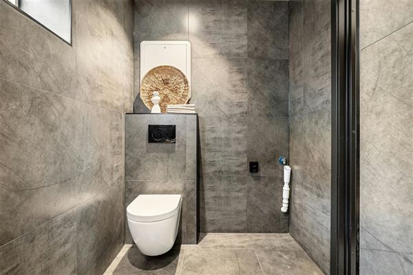 Væghængt toilet – forbedr dit badeværelse med effektivitet og stil